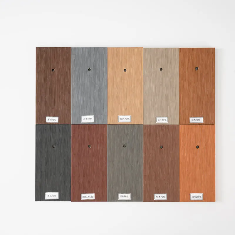 Panel de listón de madera tecnológica visto de cerca